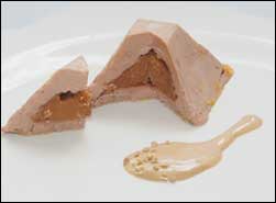 El <i>Foie gras al bombón de Jijona</i> que la compañía <b>Mas Parés</b> presentó en el marco de Innoval, es el original resultado de dos excepcionales productos: la crema de turrón de Jijona y el foie gras de pato.