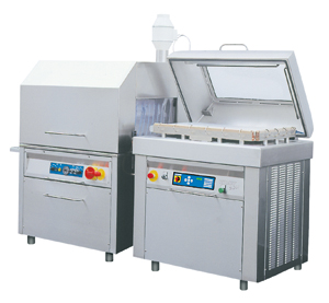 <b>Komet</b> presenta una amplia gama de <i>máquinas de envasado al vacío para uso industrial</i> totalmente automatizadas.